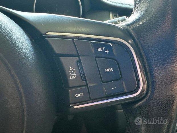 JAGUAR E-Pace (X540) E-Pace 2.0D 150 CV A...