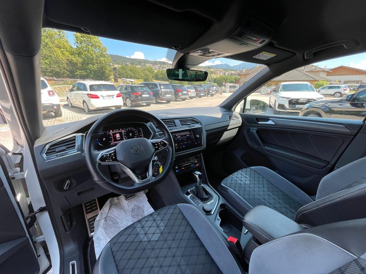 Volkswagen Tiguan R-LINE 2.0 TDI 150 CV SCR DSG 4MOTION GANCIO