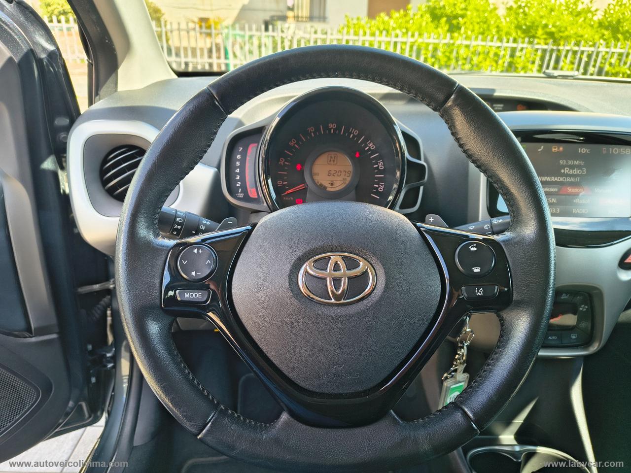 TOYOTA Aygo 1.0 VVT-i 69 CV 5p. x-play TSS MMT