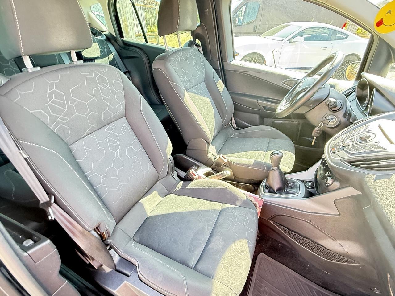 FORD B MAX ADATTA NEOPATENTATI