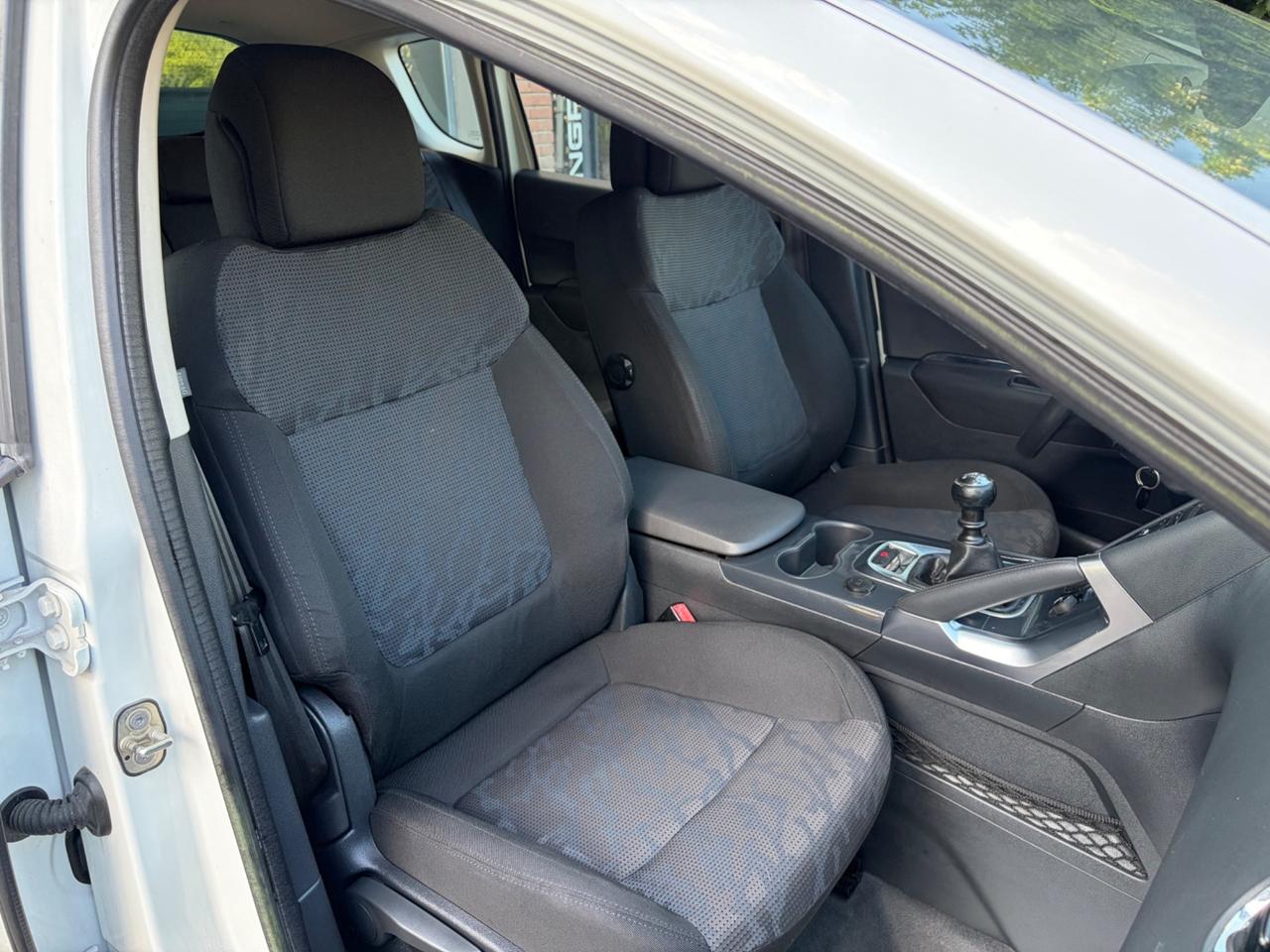 Peugeot 3008 1.6 HDi 112CV Allure