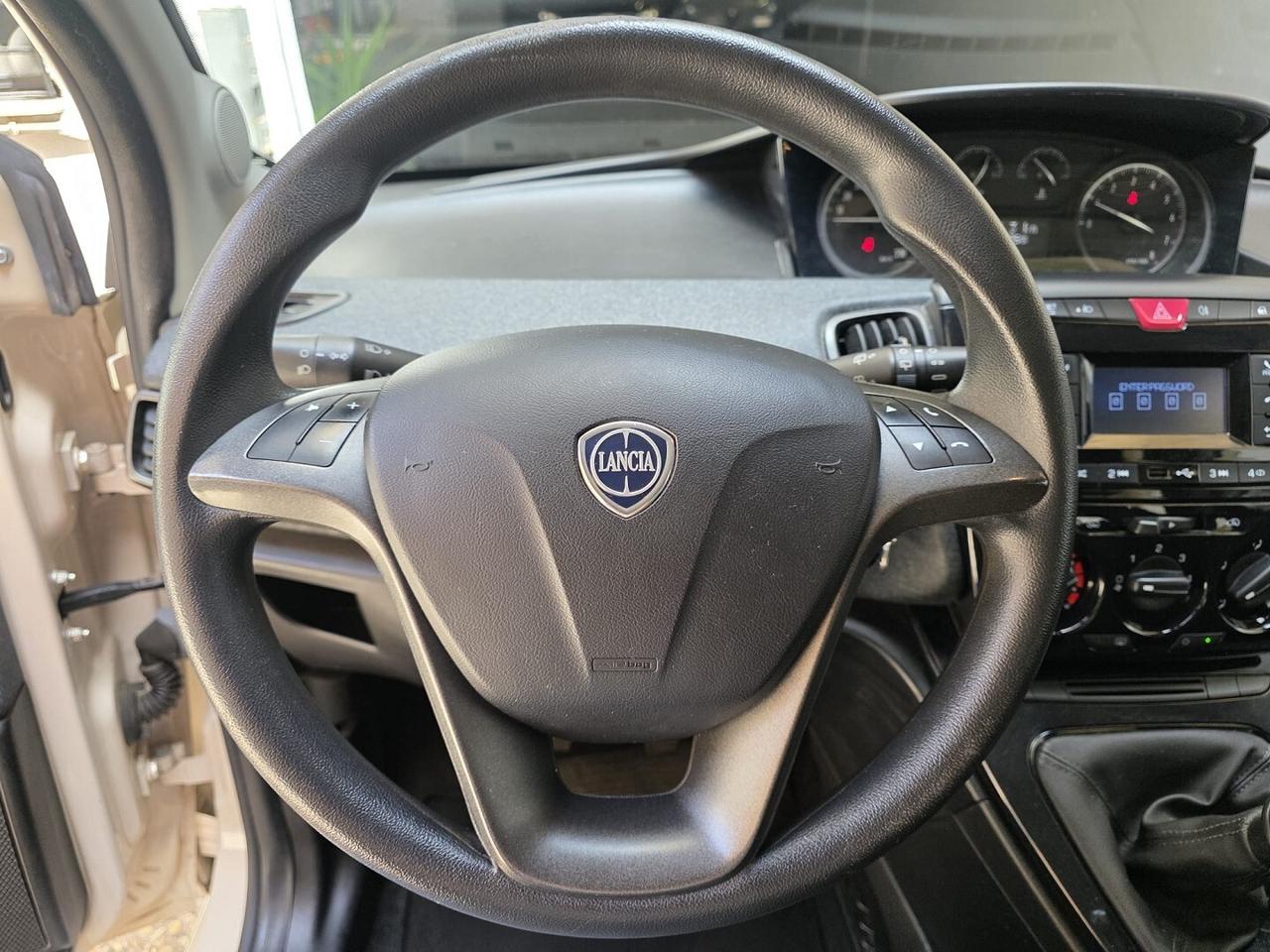LANCIA YPSILON 1.2 - ADATTA A NEOPATENTATI