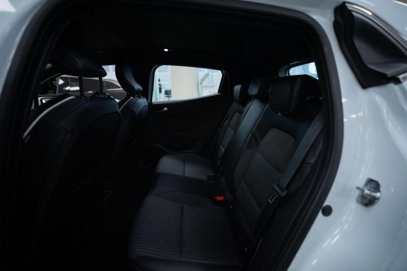 Renault Clio 1.6 E-Tech hybrid Intens 140cv auto my21