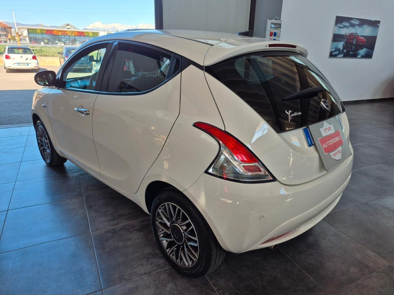 Lancia Ypsilon 1.0 FireFly 5p Hybrid Gold