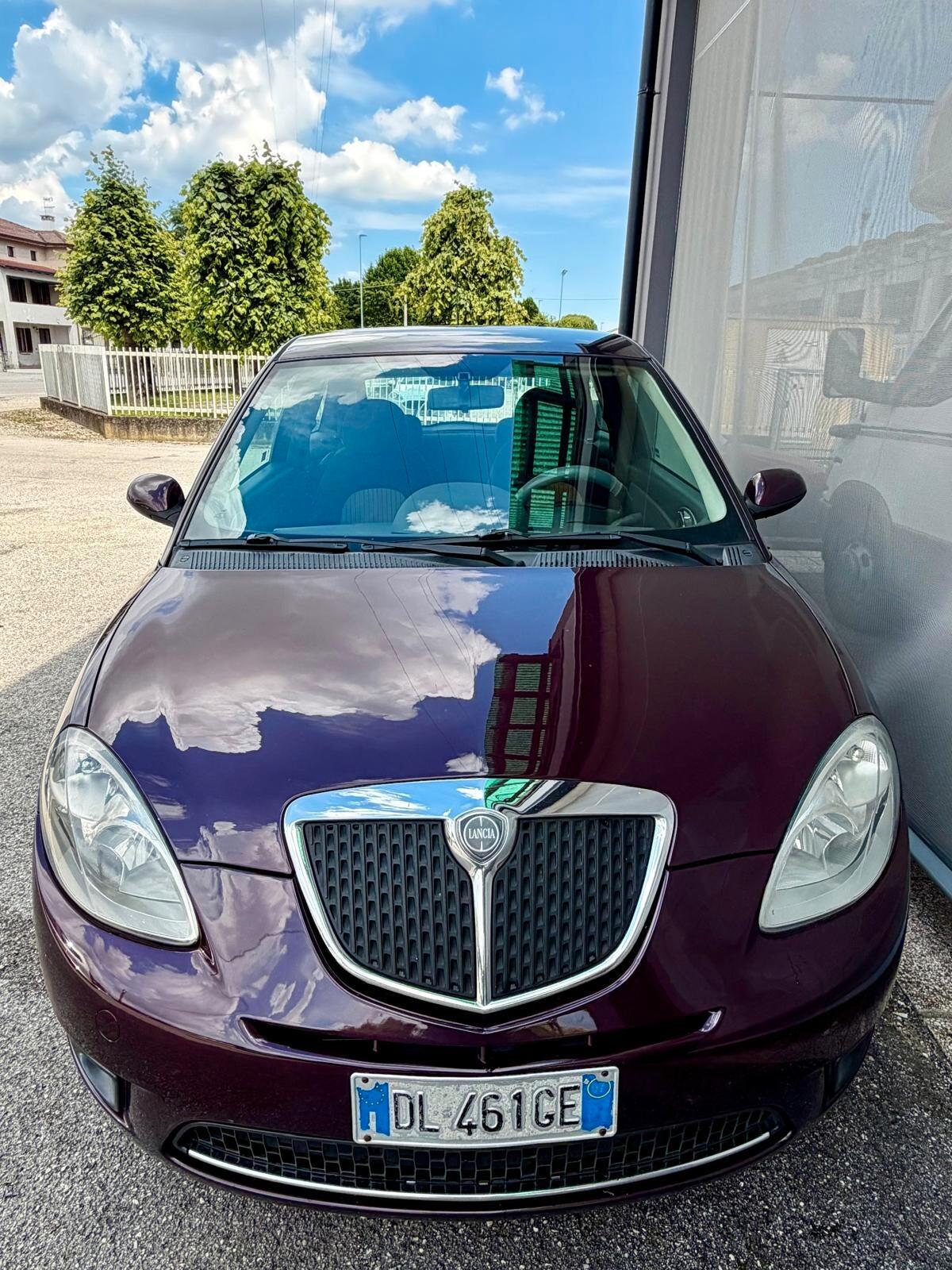 Lancia Ypsilon 1.3 MJT 75 CV Platino