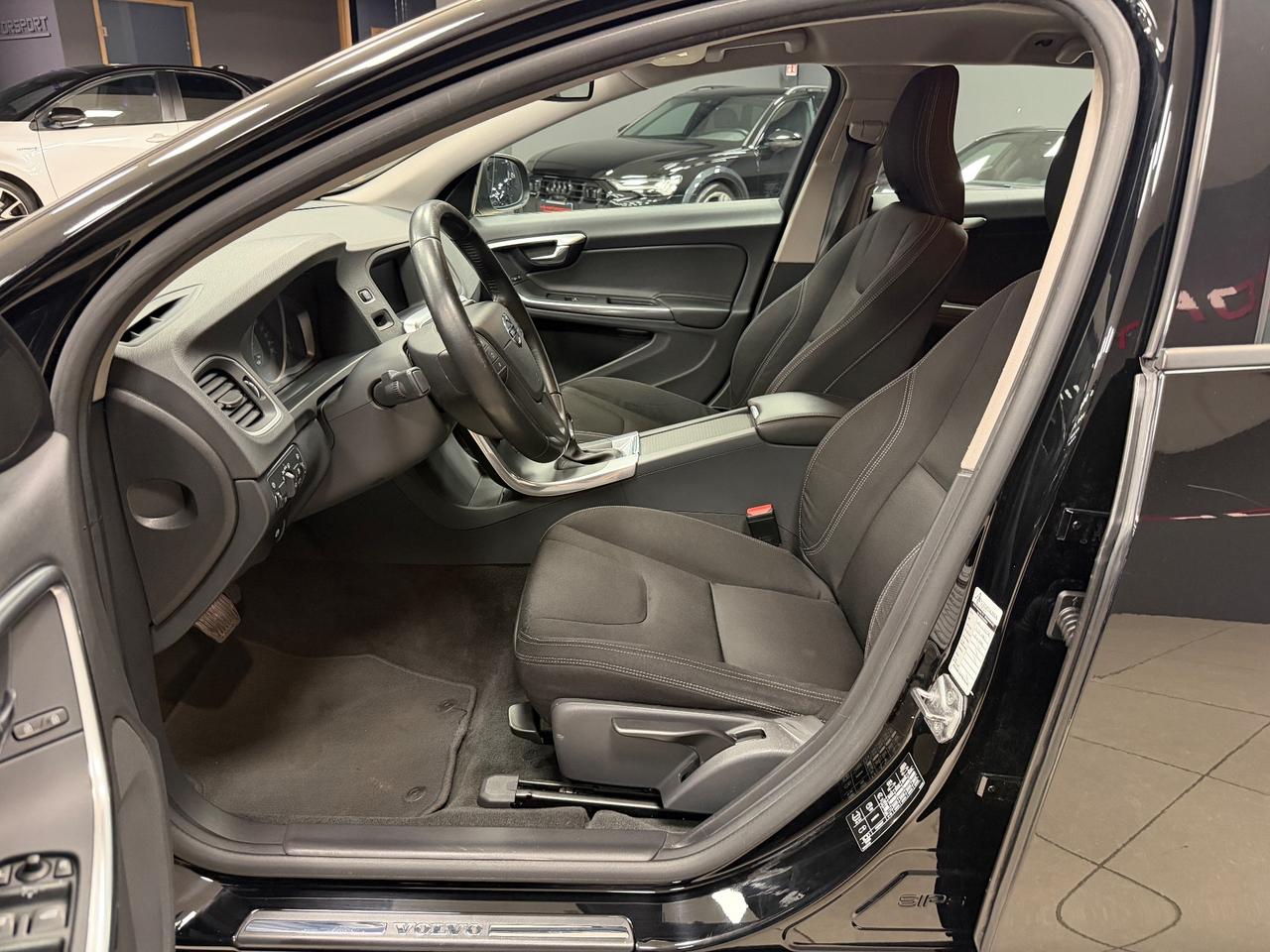Volvo V60 D2 Geartronic Summum