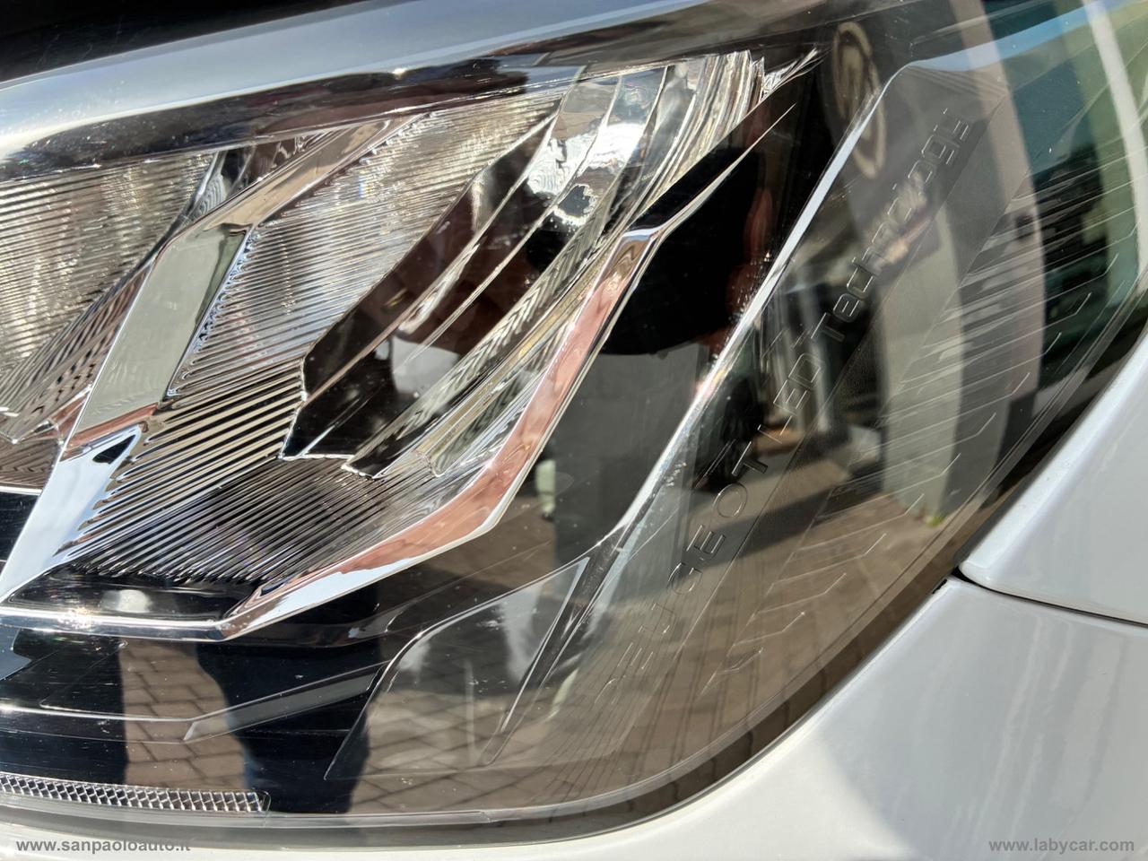 PEUGEOT 2008 PureTech 100 S&S Allure