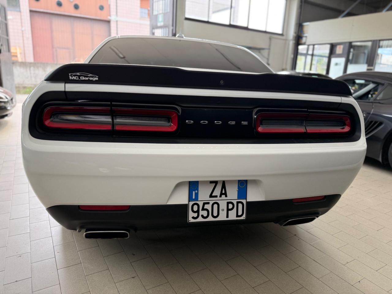 Dodge Challenger Srt hemi no super bollo
