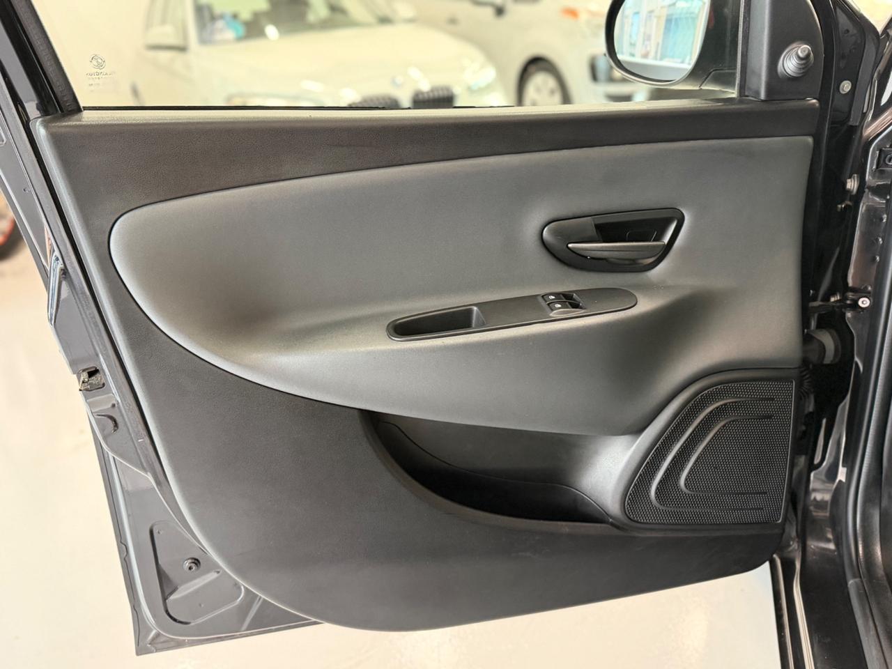 Lancia Ypsilon 1.2 69 CV 5 porte GPL Ecochic Silver