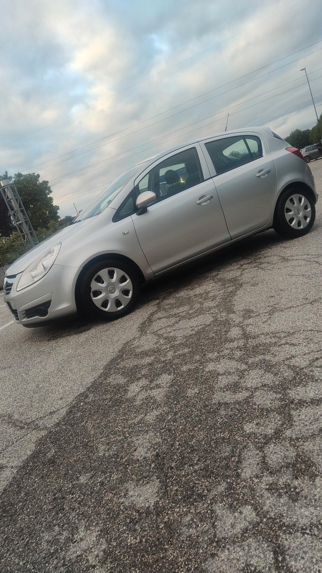 Opel Corsa 1.4 16V 5 porte Cosmo