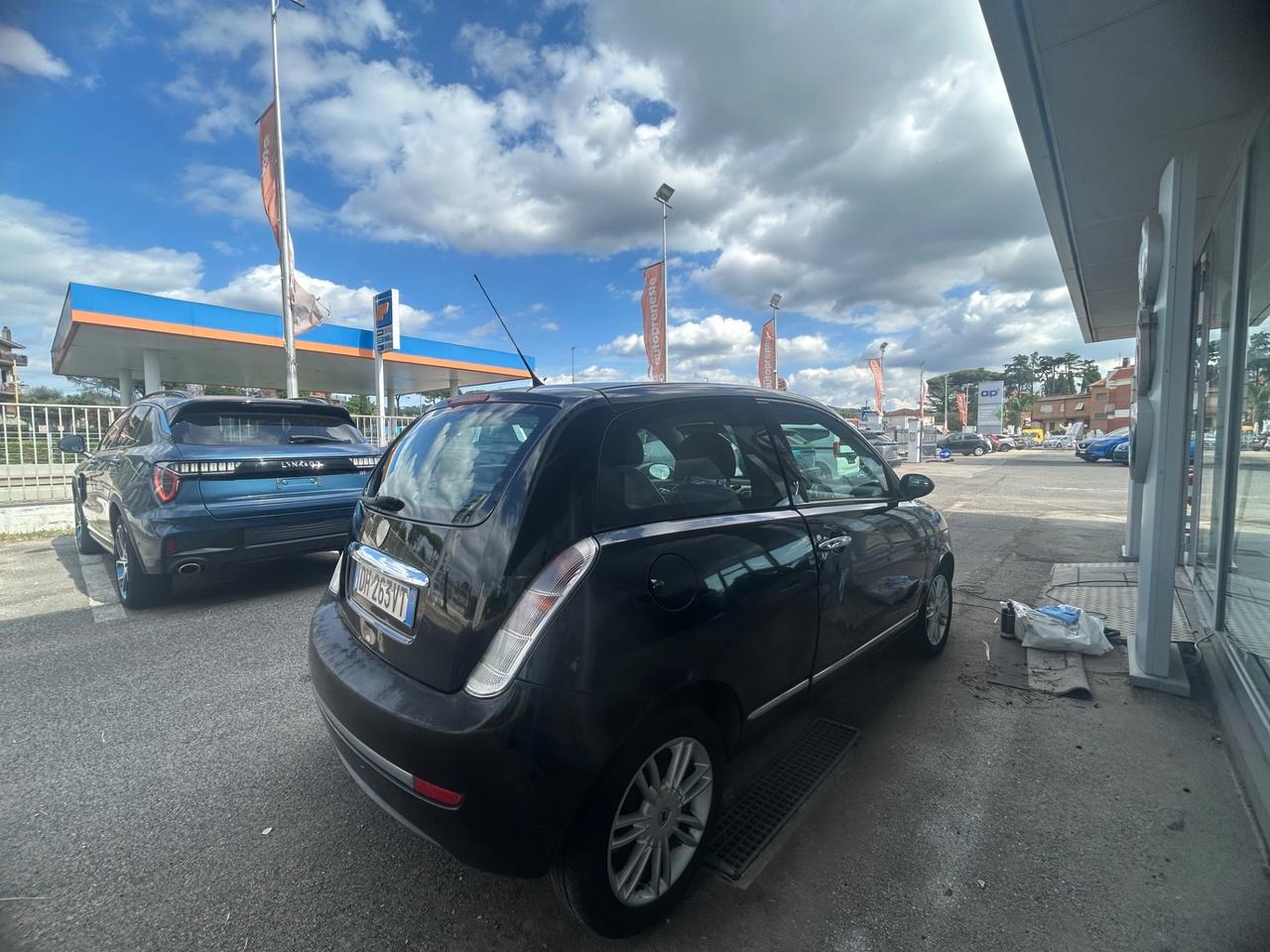 Lancia Ypsilon 1.3 MJT 75 CV Platino