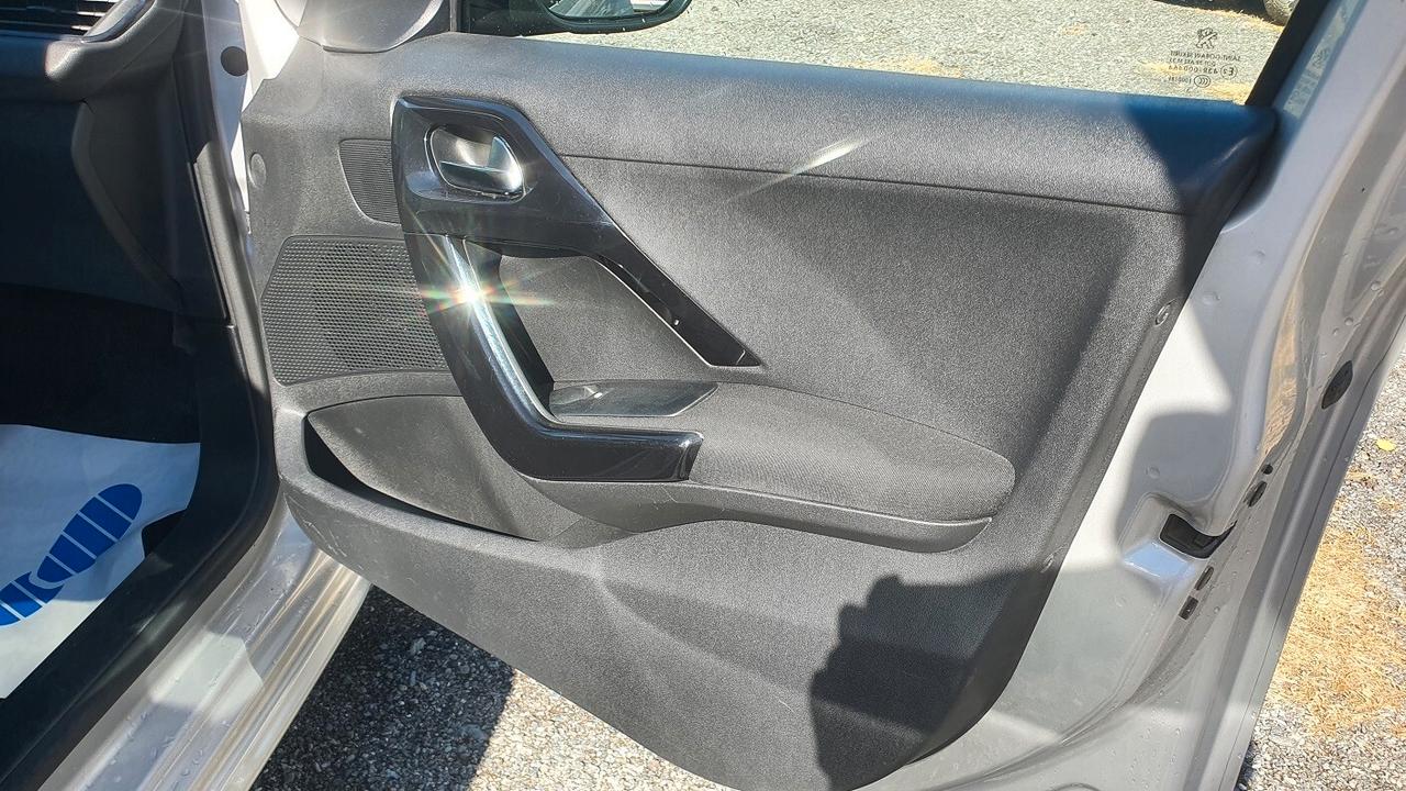 Peugeot 208 1.2 NEOPATENTATI
