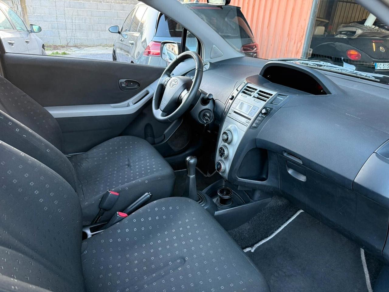 Toyota Yaris 1.0 - 117.000KM - TUTTO INCLUSO - SUPERPREZZO
