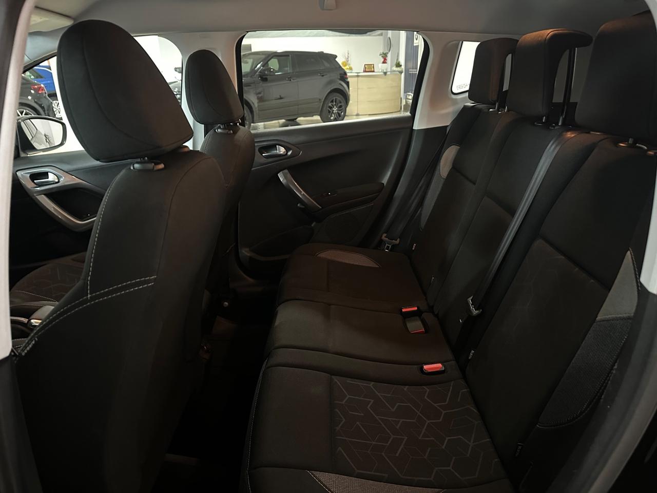 Peugeot 2008 BlueHDi 100 Allure