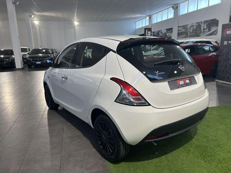 Lancia Ypsilon 1.0 FireFly 70cv Hybrid Silver