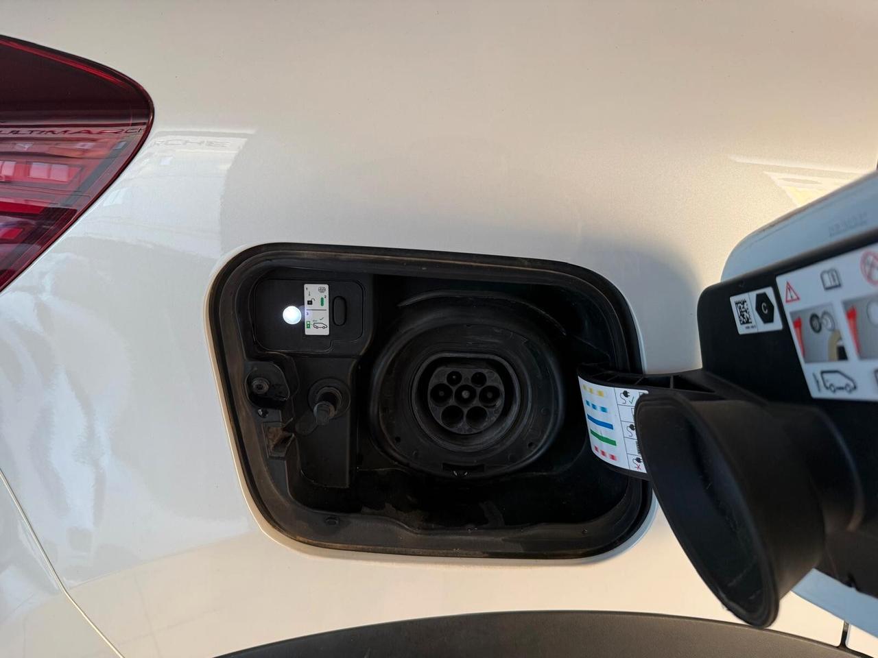 Renault Captur Plug-in Hybrid E-Tech 160 CV Initiale Paris