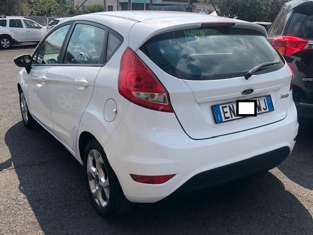 Ford Fiesta 1.4 TDCi 70CV 5 porte Titanium - 2013