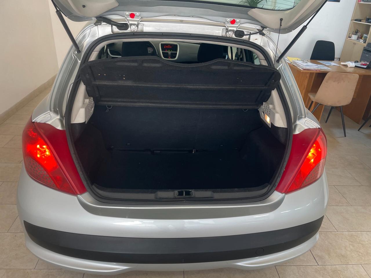 Peugeot 207 1.4 HDi 70CV X Line FULL TAGLIAND NEOPATENTATI