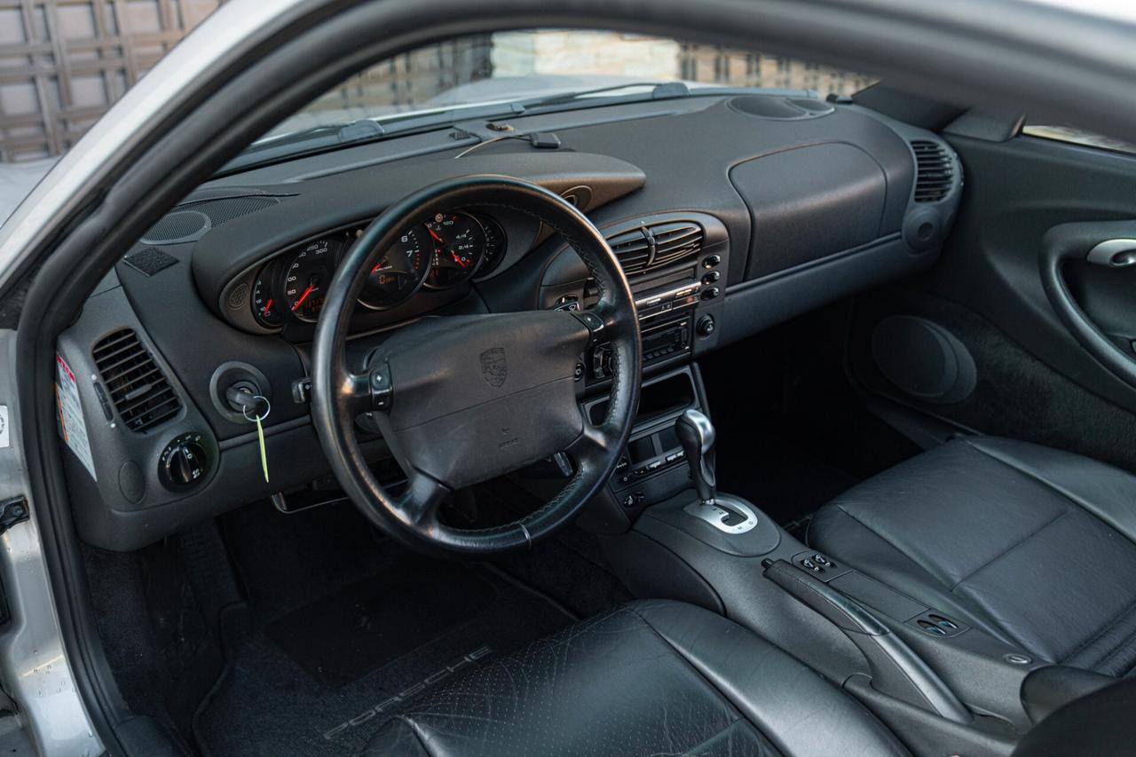 Porsche 996 (911) CARRERA 4 - POR00272