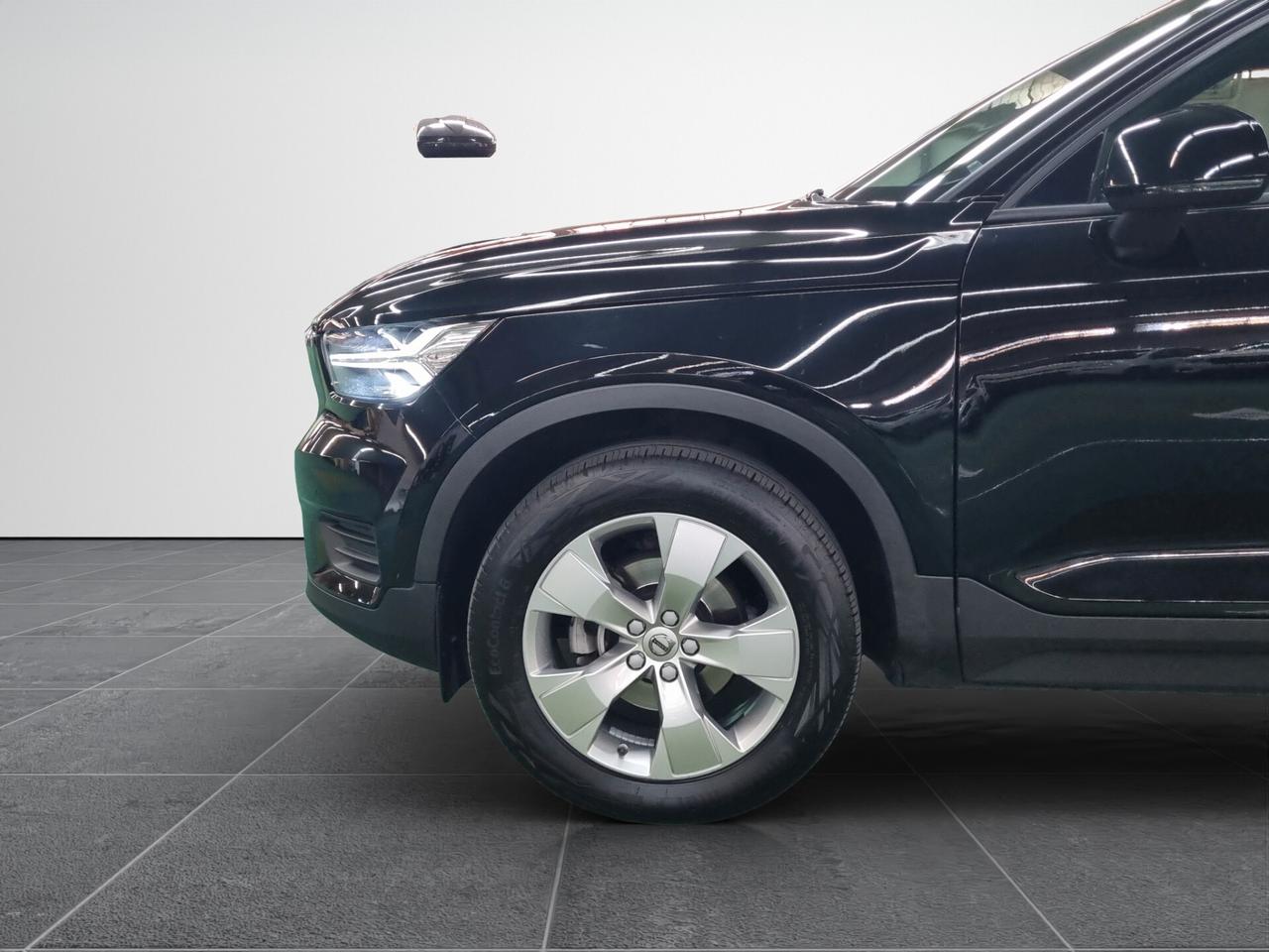 Volvo XC40 T2 automatico Momentum