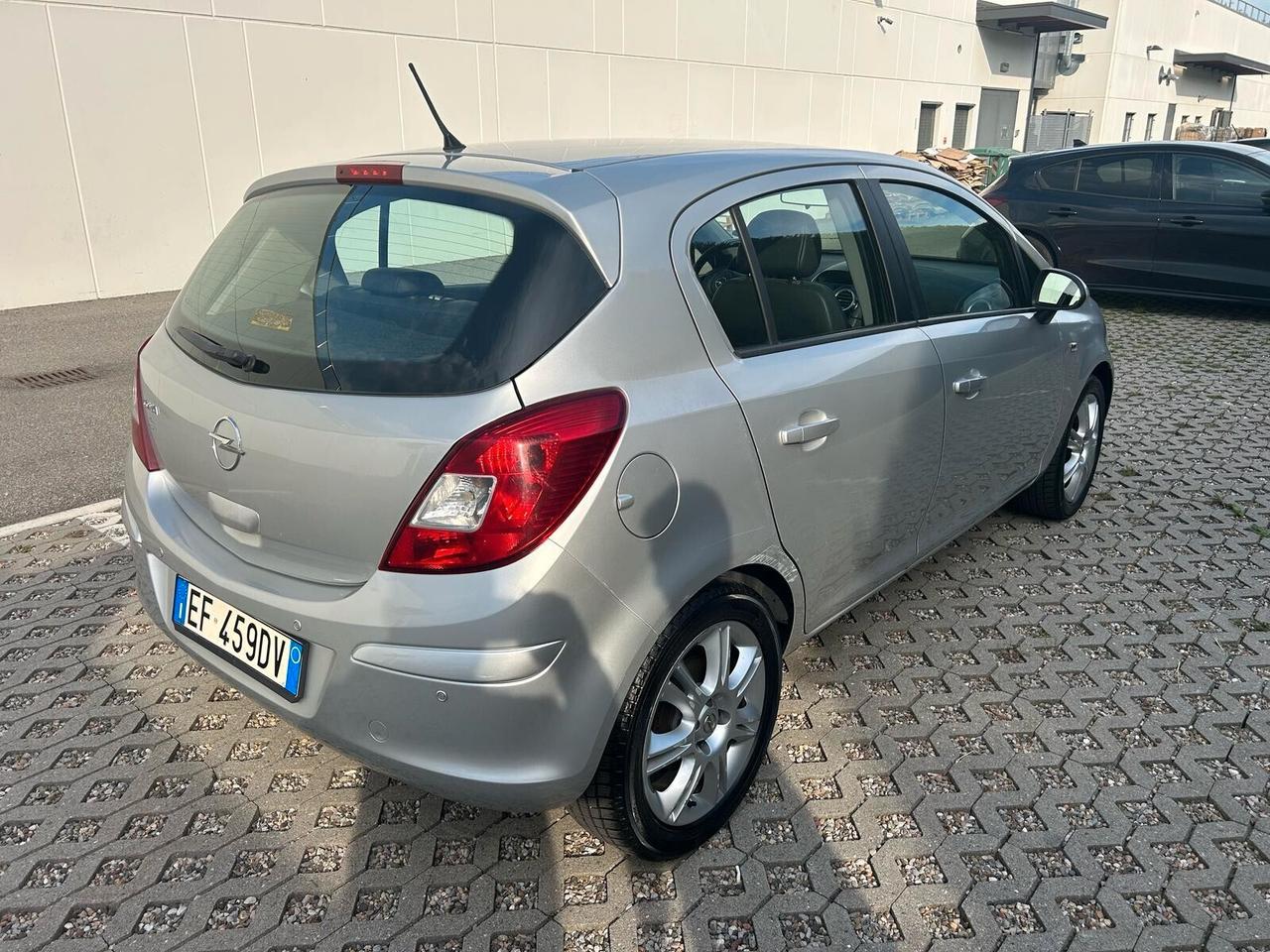 Opel Corsa 1.2 5 porte Cosmo