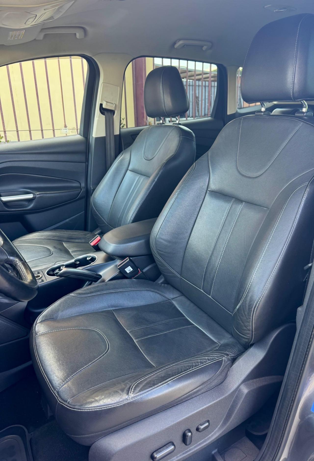 Ford Kuga 2.0 TDCI 140 CV 4WD Titanium