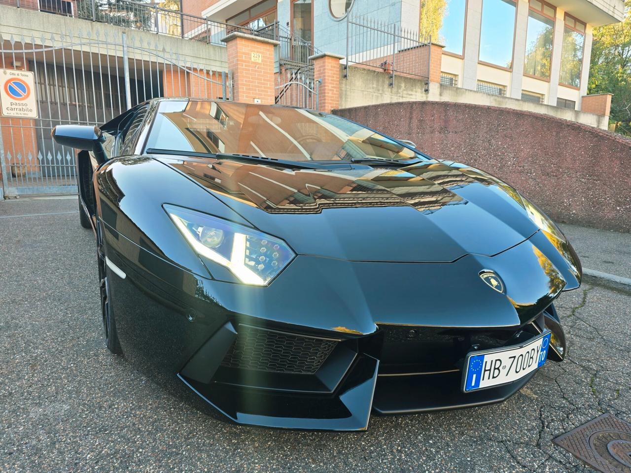 LAMBORGHINI Aventador 6.5 V12 LP700-4