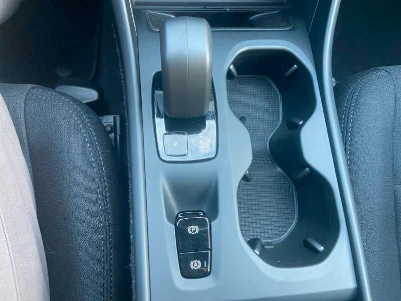 VOLVO XC40 2.0 b3 EssenTiaL AuTo