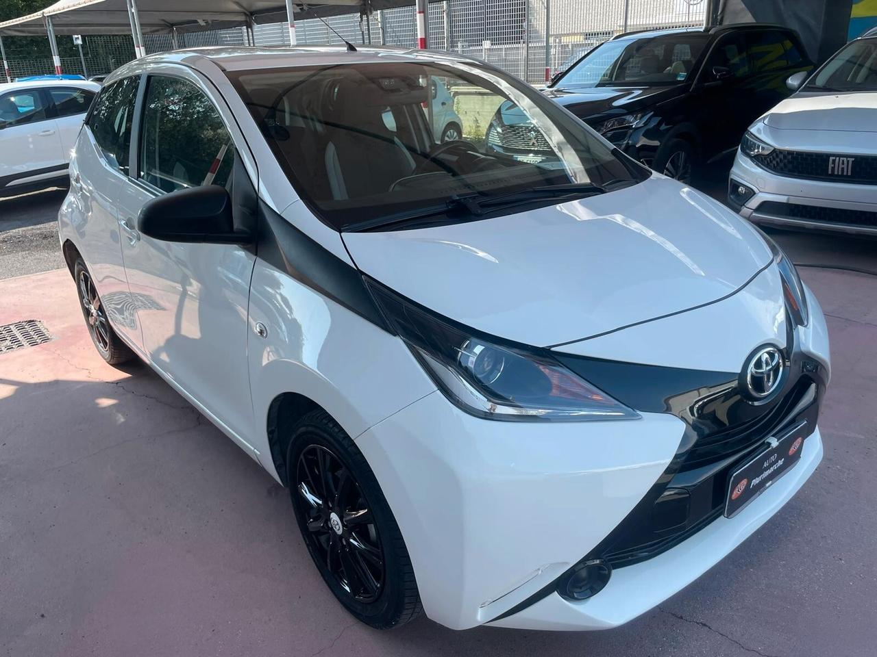 Toyota Aygo cerchi in lega automatica