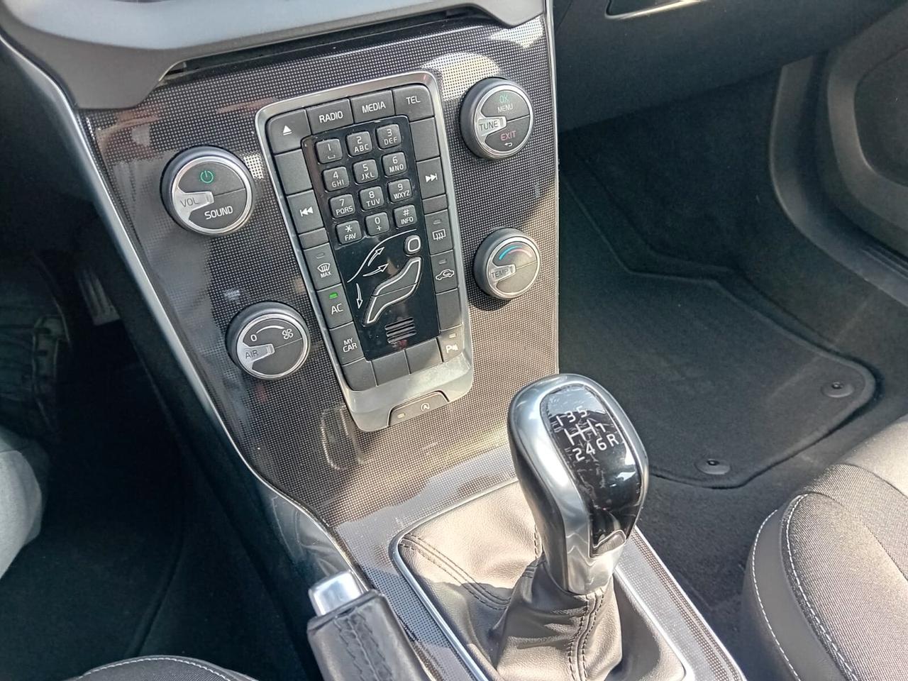 Volvo V40 2.0 d2 Momentum my17 E6