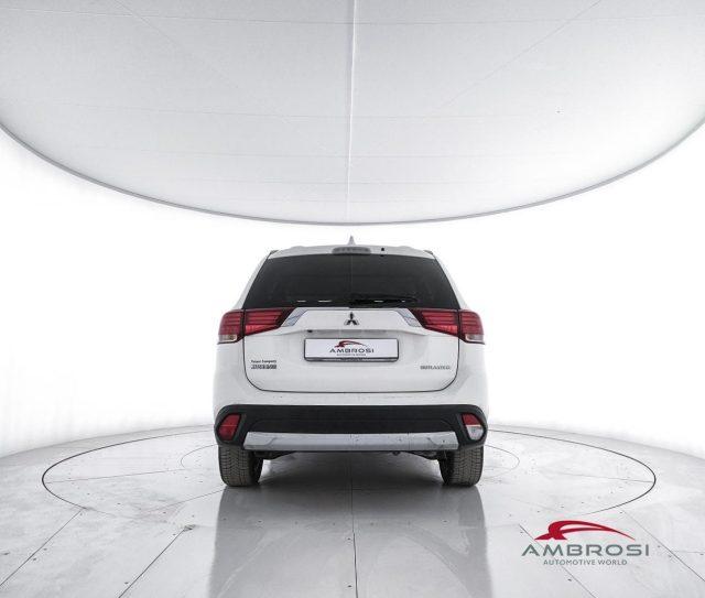 MITSUBISHI Outlander 2.2 DI-D 4WD Instyle Plus SDA 7 posti - AUTOCARRO