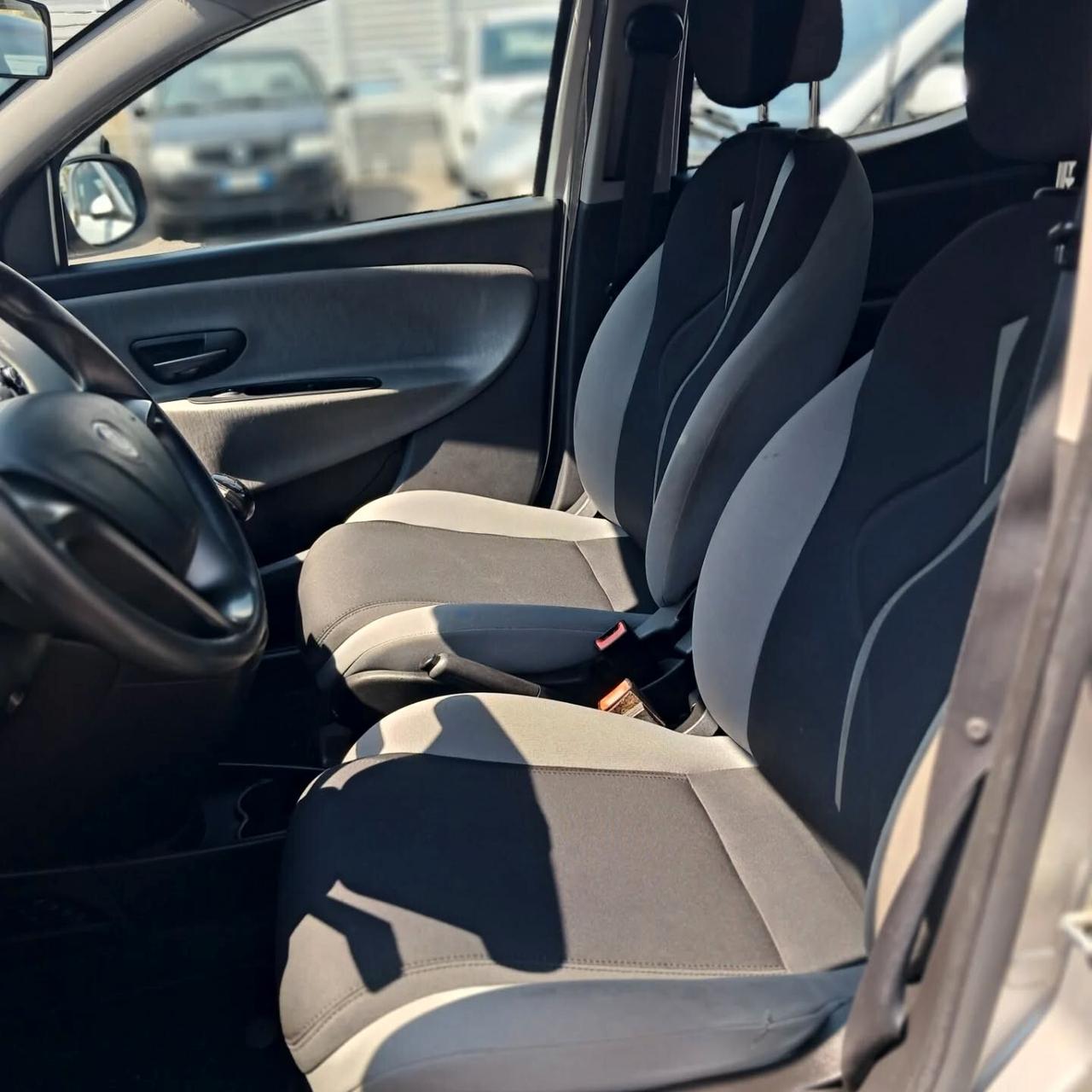 Lancia Ypsilon 1.2 69 CV 5 porte Gold