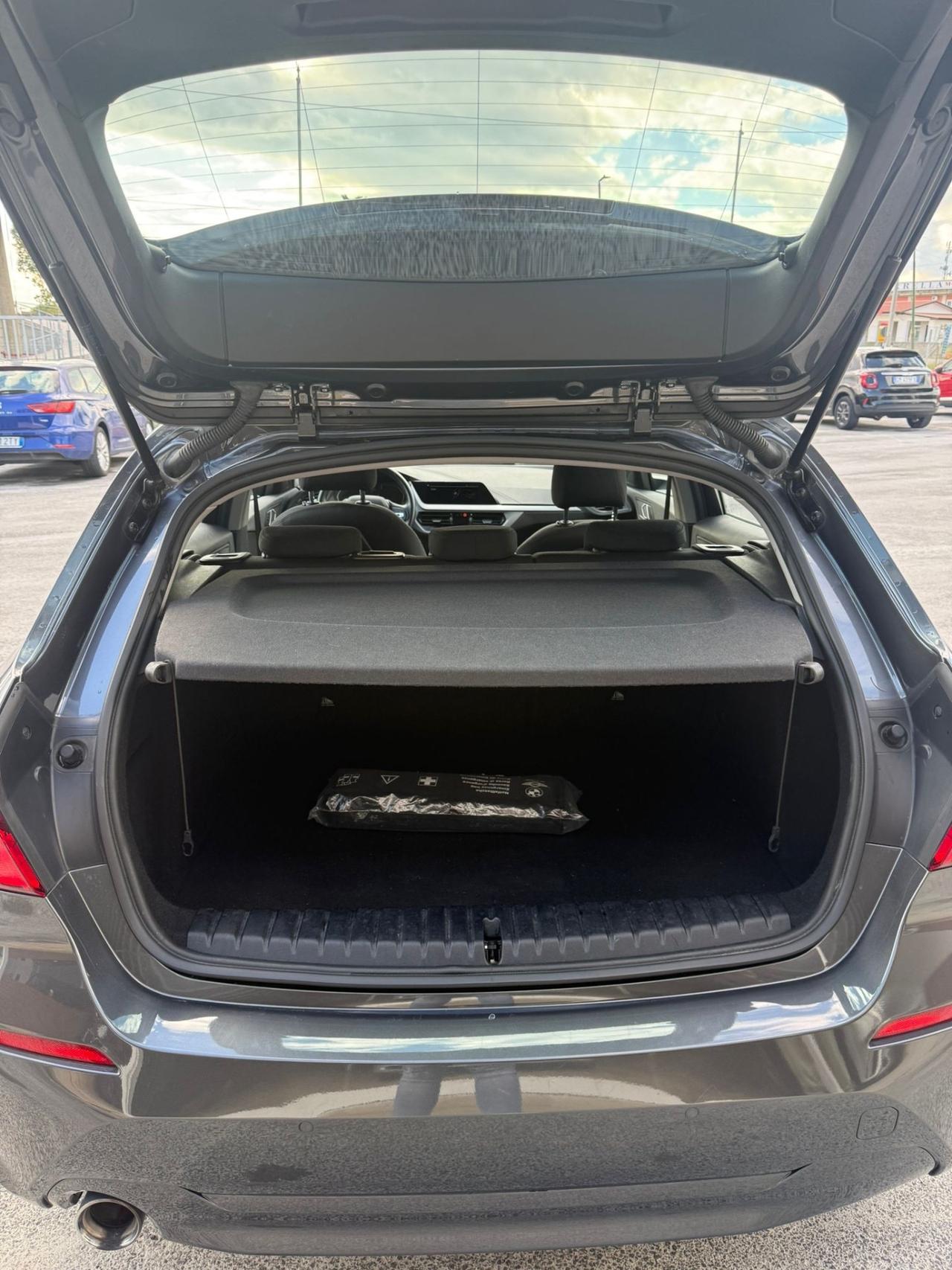Bmw 116 116d 5p. Business Advantage