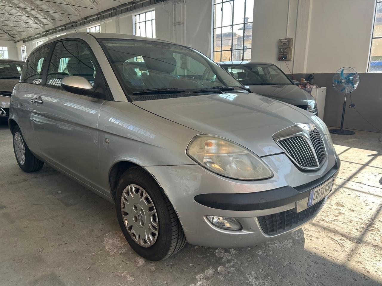 Lancia Ypsilon 1.2 16V Argento