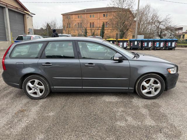 VOLVO V50 D2 R-design senza nessun lavoro da fare