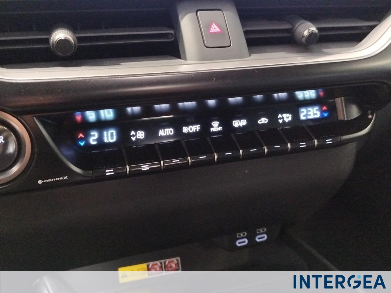 LEXUS UX 250h 2.0 Design 4wd cvt