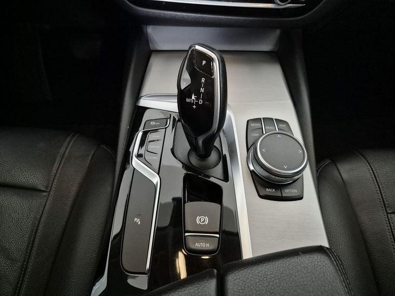 BMW Serie 5 Touring Serie 5 G31 2017 Touring Diese 520d Touring Luxury auto