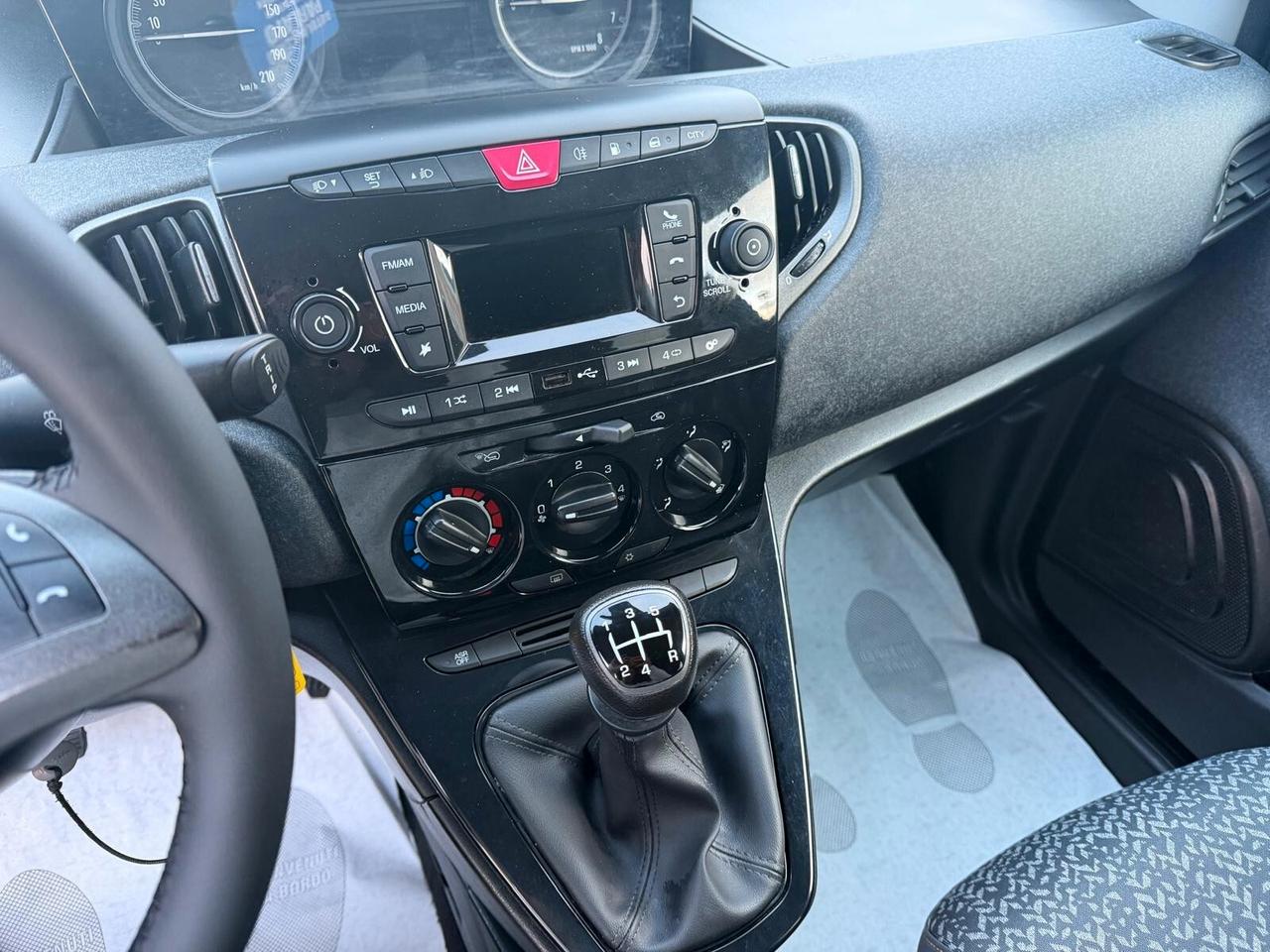 Lancia Ypsilon 1.2 69cv GPL Ecochic Black and Noir