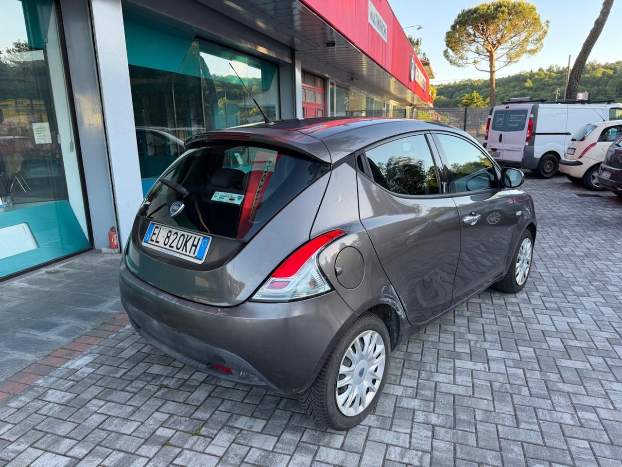 Lancia Ypsilon 1.2 69 CV 5 porte - NEOPATENTATI