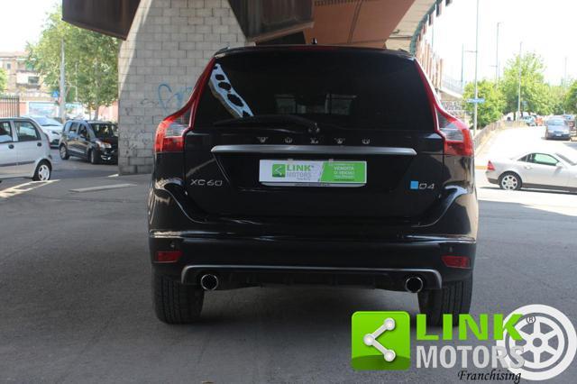 VOLVO XC60 2.0 D4 R-DESIGN MOMENTUM GT-8