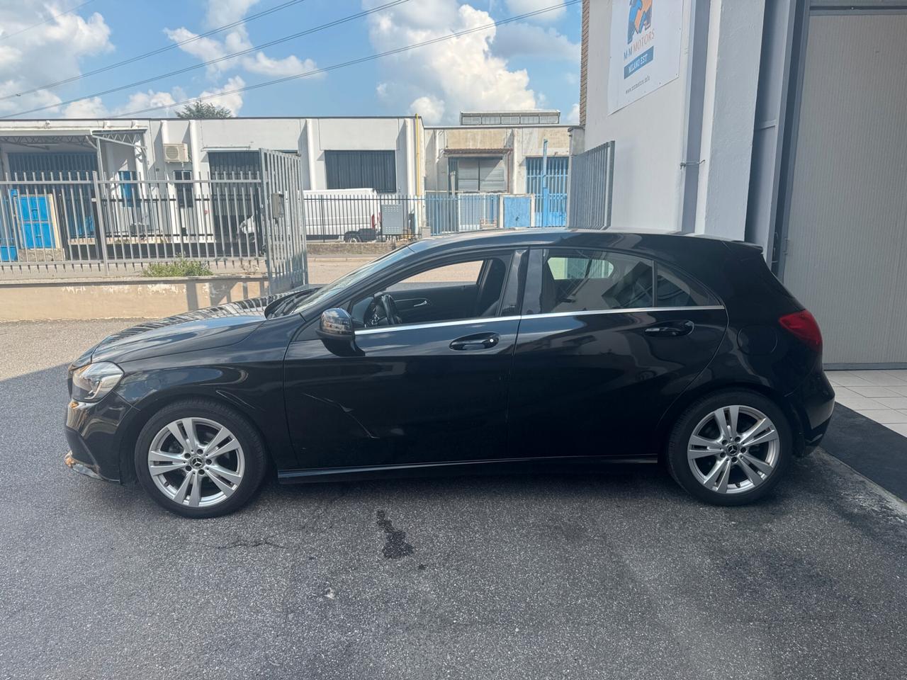 MERCEDES-BENZ A 180 d Automatic Business