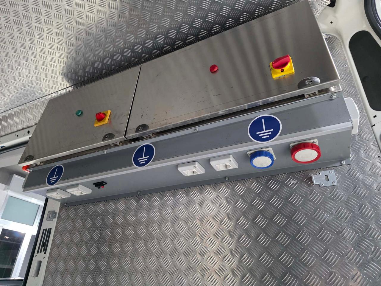 Peugeot Boxer 335 2.2 BlueHDi 140 S&S PC-TM Furgone