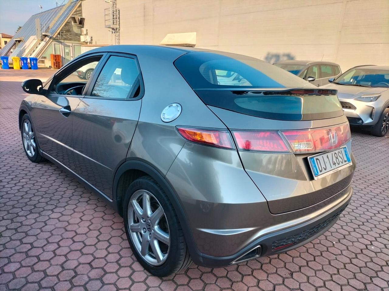 Honda Civic 1.8 i-VTEC 5p. Comfort