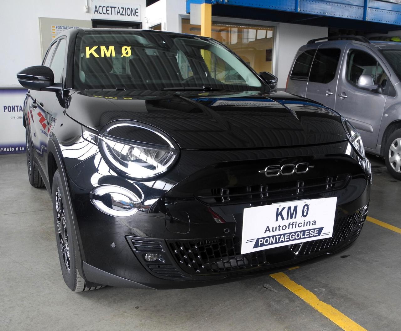 Fiat 600 Hybrid 110 CV DCT MHEV Icon serie speciale