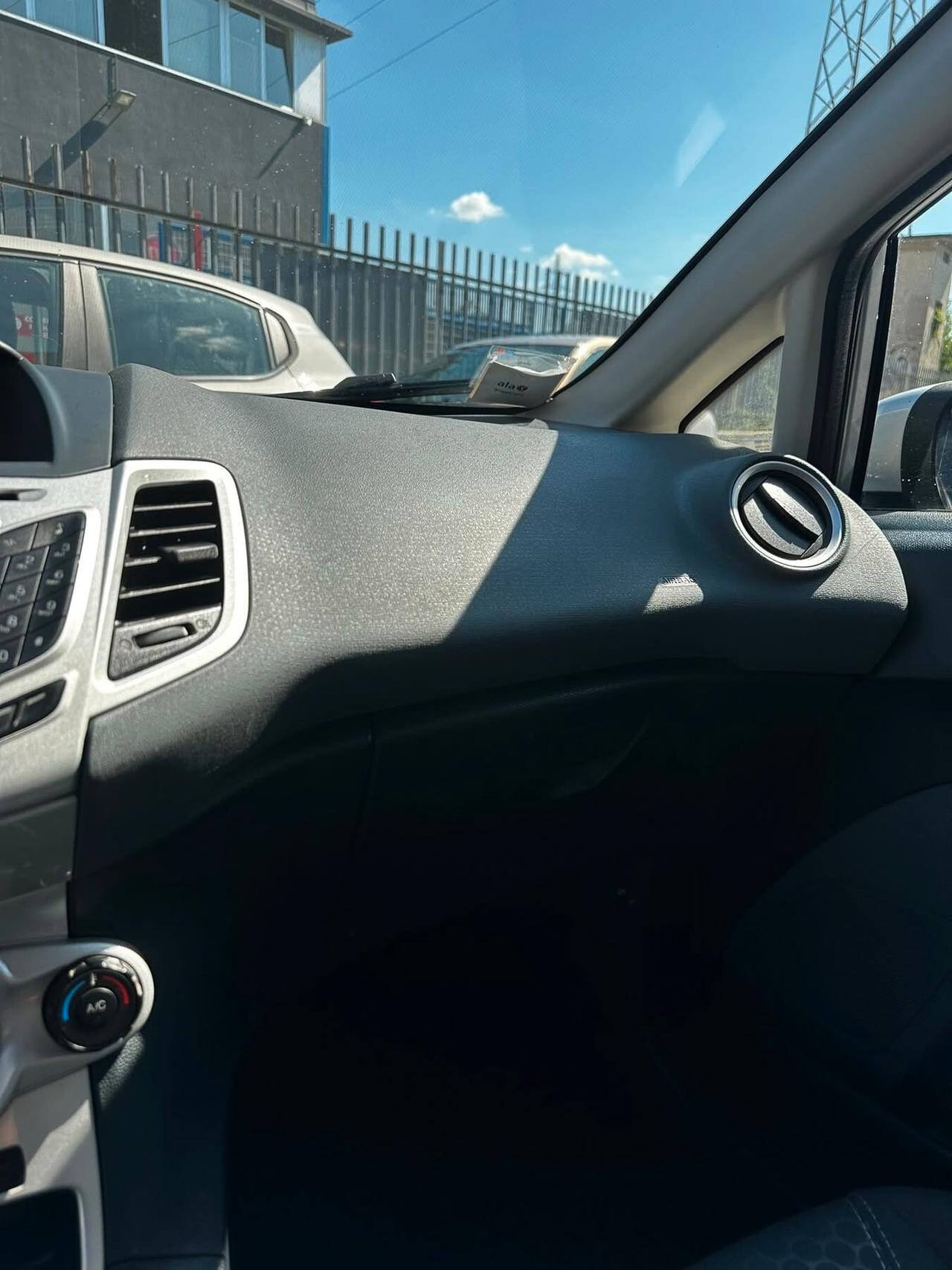 Ford Fiesta 1.4 5 porte Bz.- GPL Titanium NEOPATENTATI
