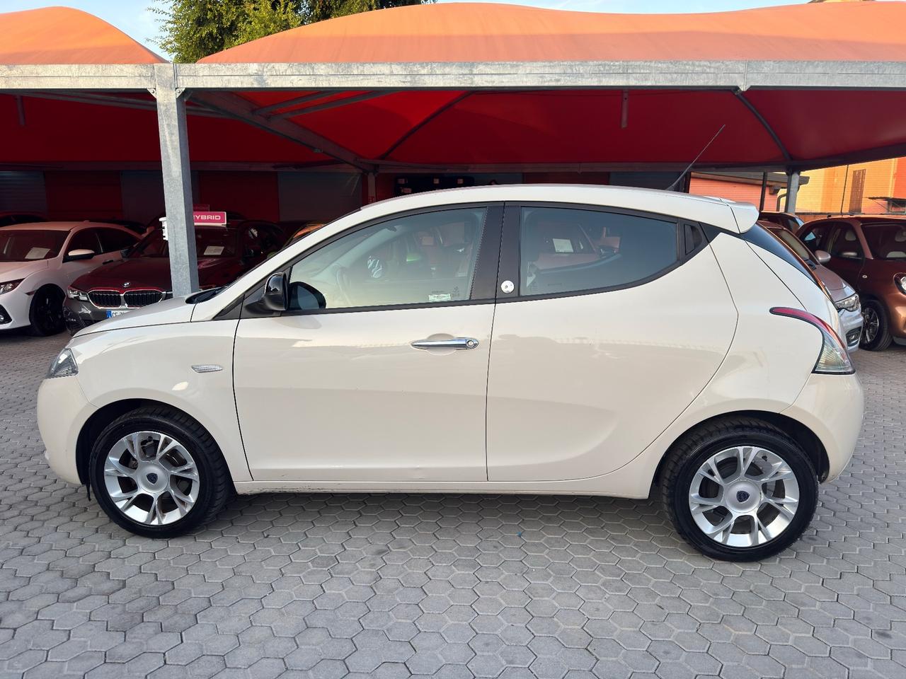 Lancia Ypsilon ADATTA A NEOPATENTATI 1.2 69 CV 5 porte GPL Ecochic Silver