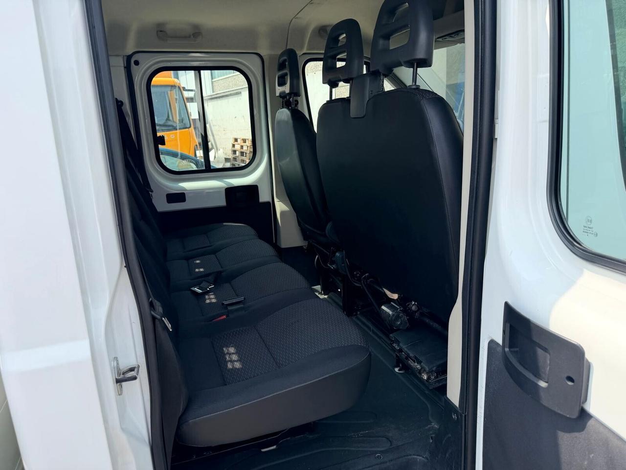 Citroen Jumper 140cv cabina doppia 7 posti con cassone fisso.