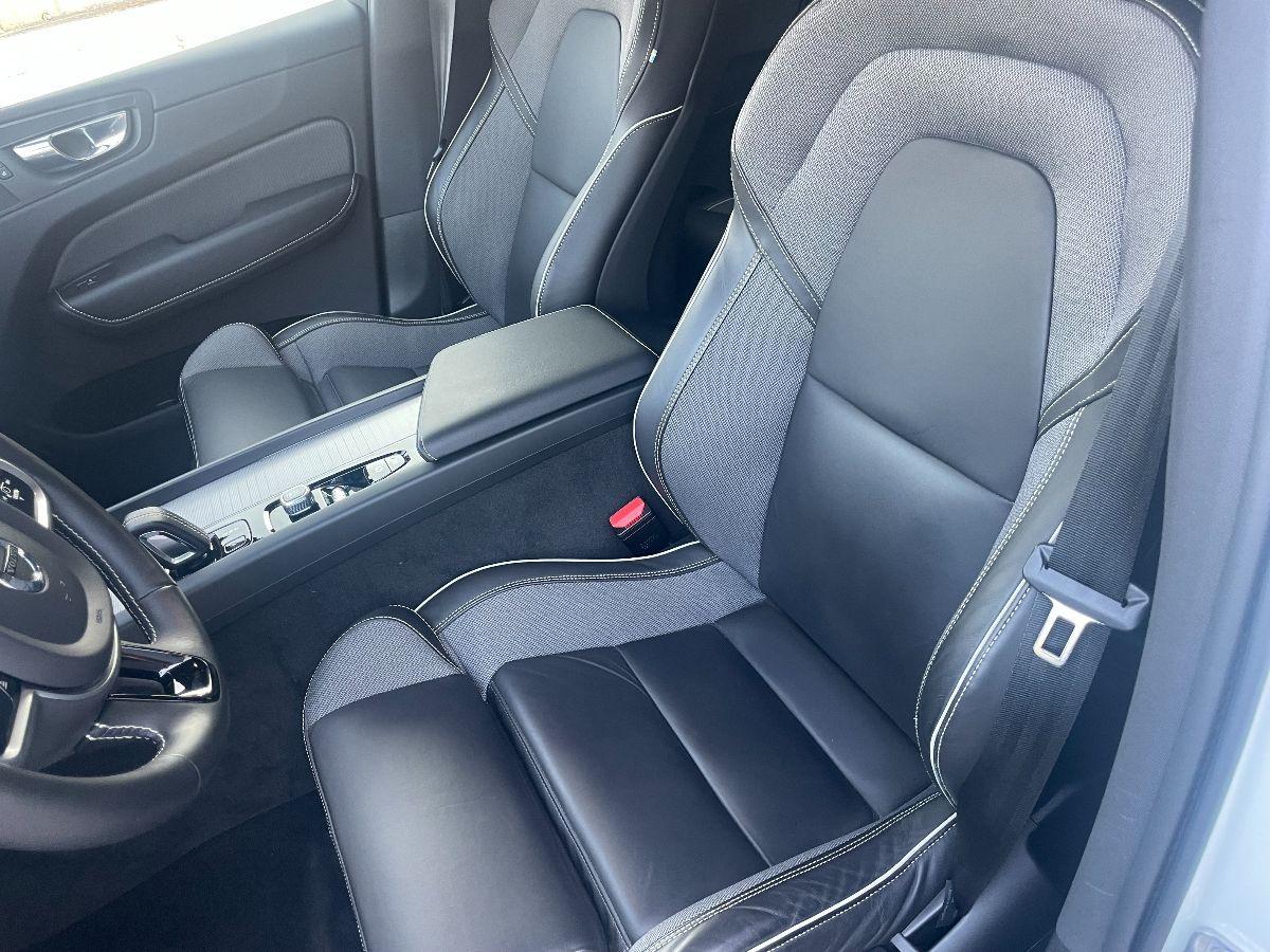 VOLVO - XC60 - B4 AWD Geartronic R-design