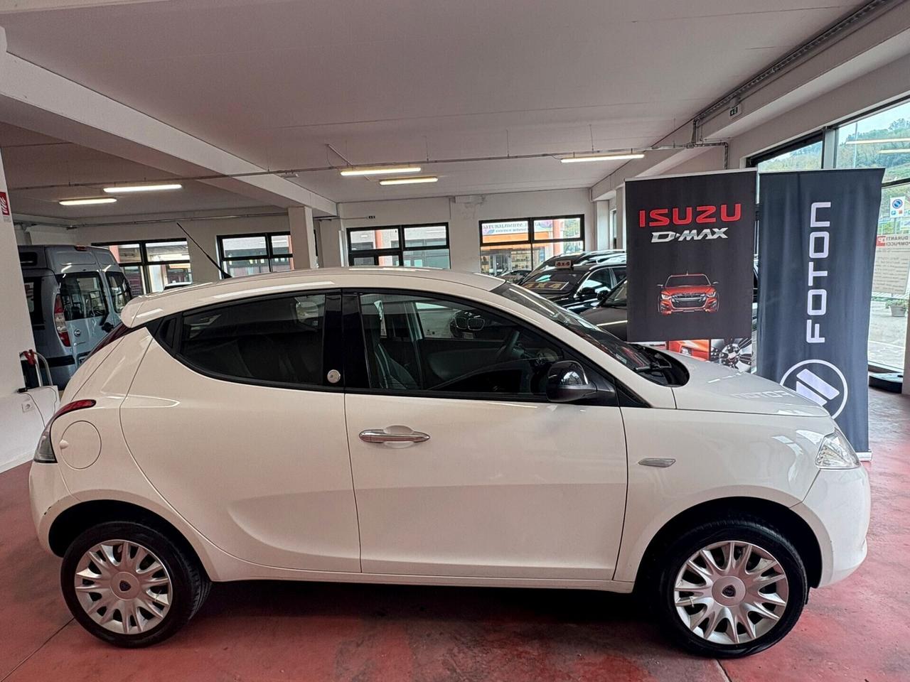 LANCIA YPSILON Porte5 METANO -Benz.CV 85 Km 90.326 Certificati Per NEOPATENTATI garanzia 12 mesi
