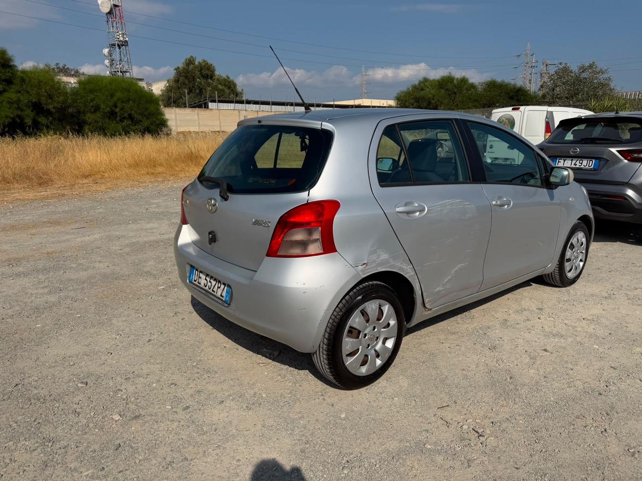 Toyota Yaris Benzina-5 Porte- Neopatentati- Clima